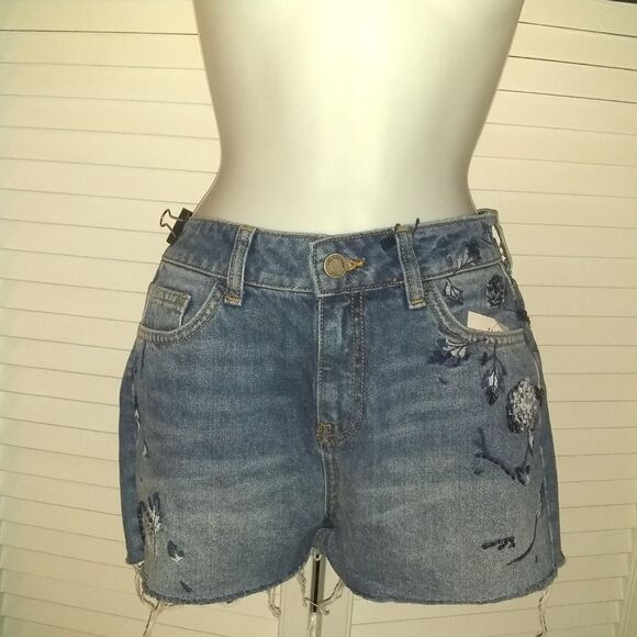 🎉🆕Zara Embroidered Butterfly Jean Shorts - Picture 4 of 9